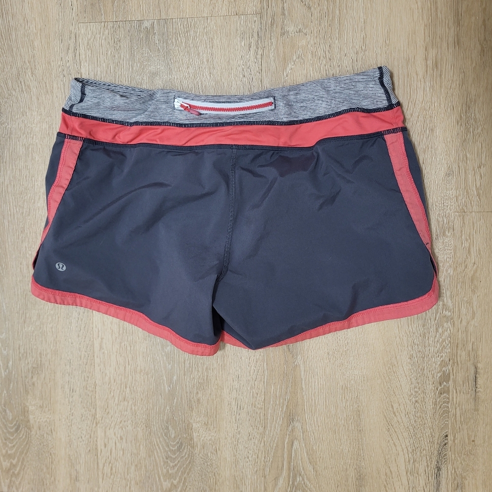 Lululemon Speed Shorts 8 Grey Gray Cashew Wee Stripe Waist Coral Trim 2.5 Inseam